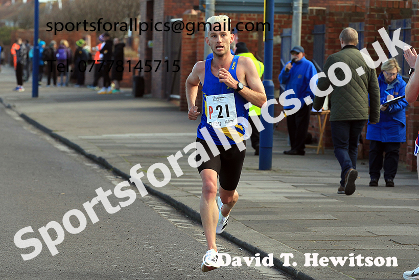 Senior mens Northern 12 Stage Road Relay, 2025 Northern 12 and 6 Stage Road Relays and Junior 5k, Redcar. Photo: David T. Hewitson/Sports for All Pics